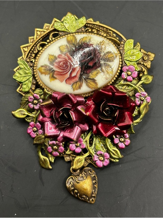 Jewelry - Vintage-Style Floral Rose Brooch in Red and Pink